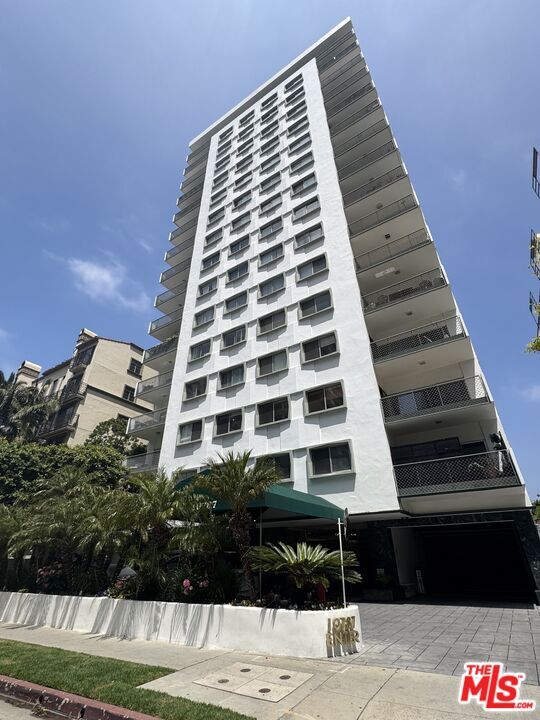 Building Photo - 10787 Wilshire Blvd