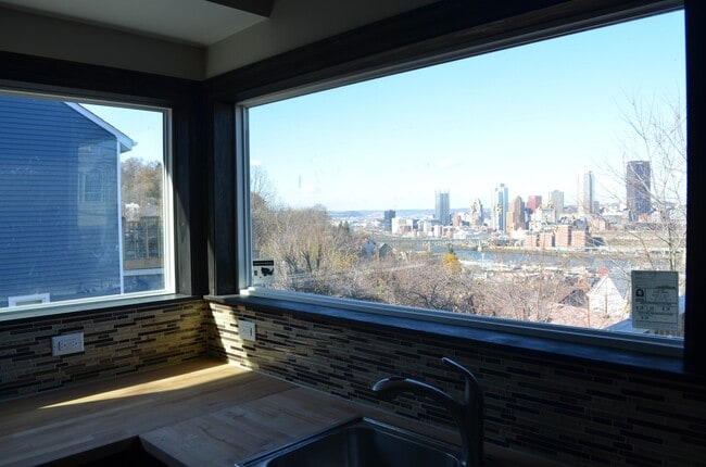 Building Photo - Available MAY 2026 - 2 Bedroom, 2 Bath Home w/ CRAZY City Views!