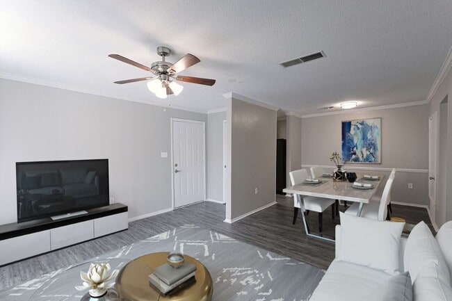Interior Photo - Woodmere Reserve