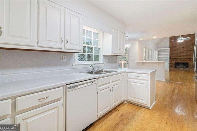 Building Photo - 5041 Huntshire Ln SW