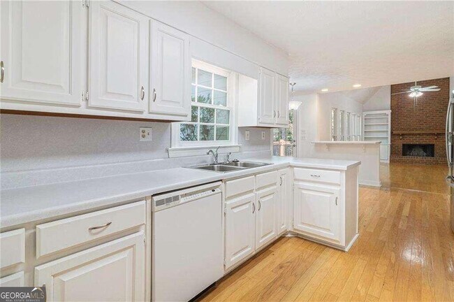 Foto del edificio - 5041 Huntshire Ln SW