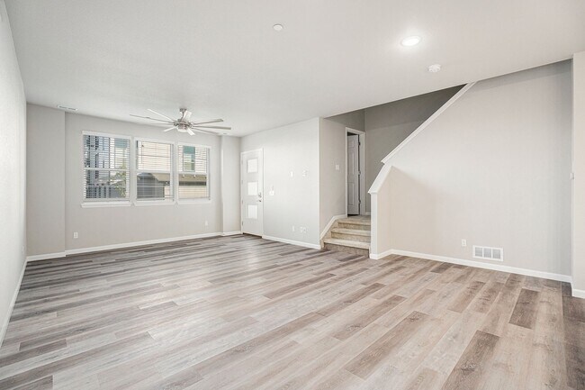 Foto del edificio - Spacious 2-Bedroom Condo with Dual Suites ...