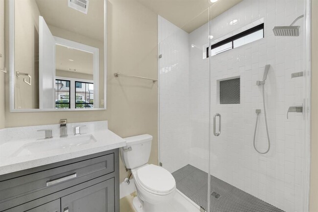 Foto del edificio - 2122 Blalock Rd