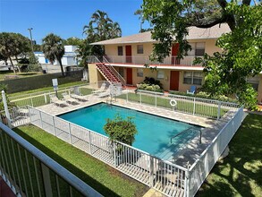 Building Photo - 305 NE 16th St