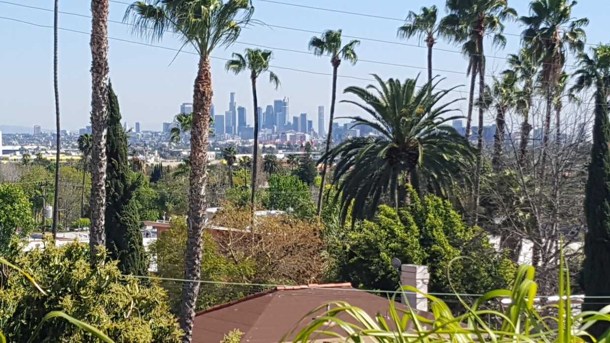 Foto principal - 1420 N Laurel Ave