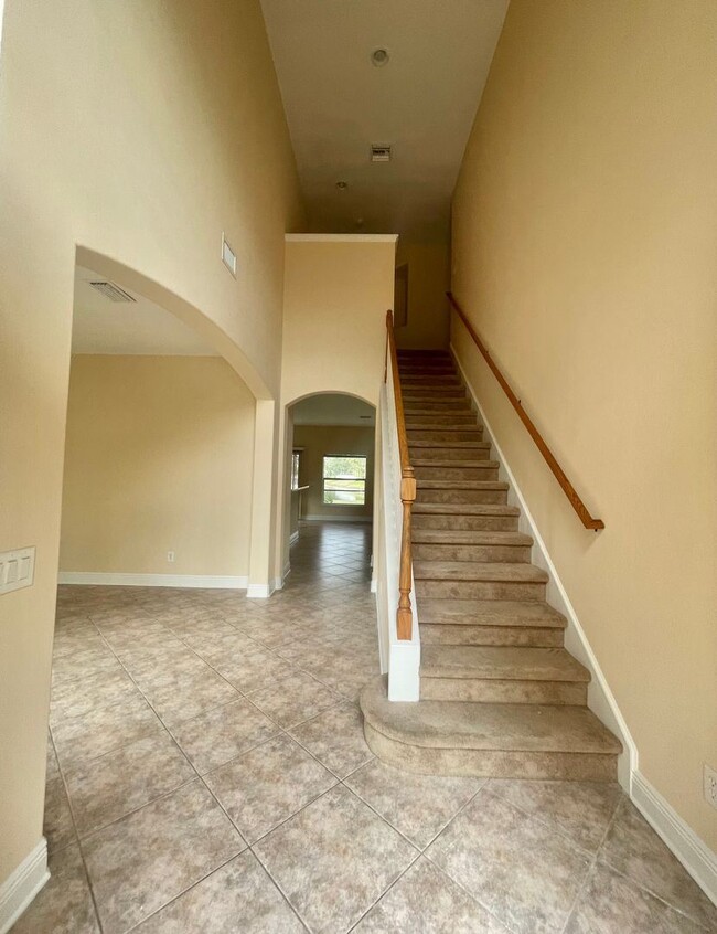 Building Photo - 4 br, 2.5 bath House - 2803 Suncoast Lakes...