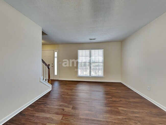 Foto del edificio - 2911 Firethorn Dr