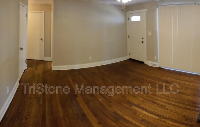 Building Photo - 3106 Erskine Dr