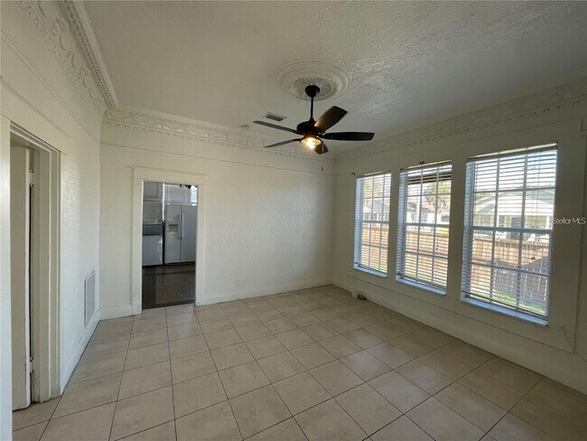 Foto del edificio - 2418 E 9th Ave