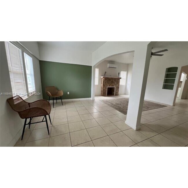 Foto del edificio - 113 NW 35th St