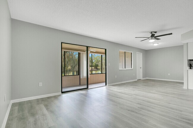 Foto del edificio - 513 Fairways Ln