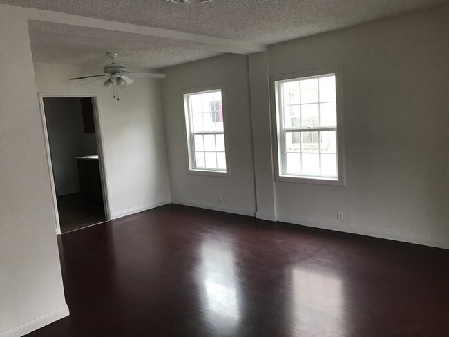 Building Photo - 839 S Bunker Hill Dr