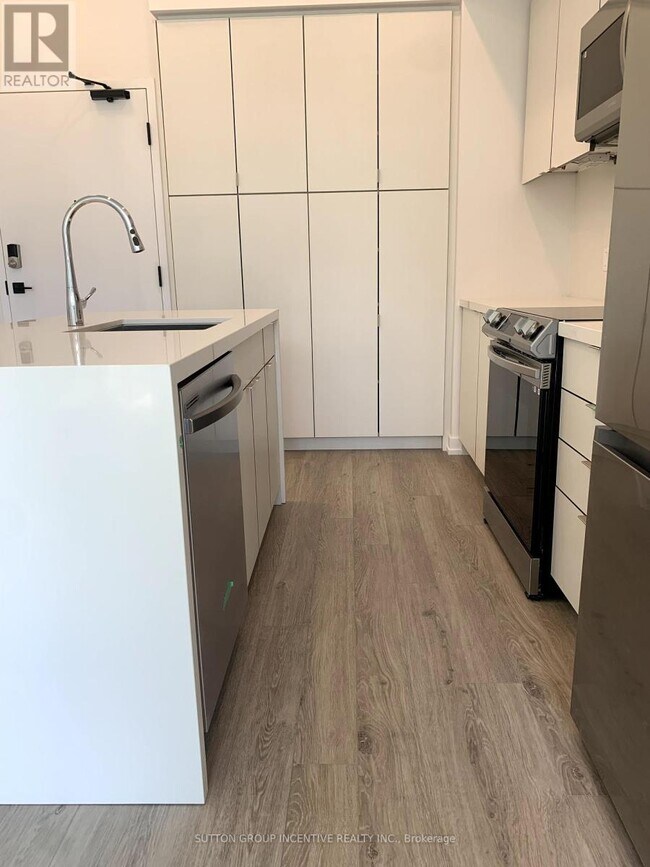 Photo du bâtiment - 415-415 Sea Ray Ave