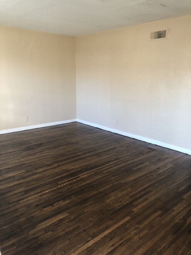 Building Photo - 3 bdrm Rent to Own Home