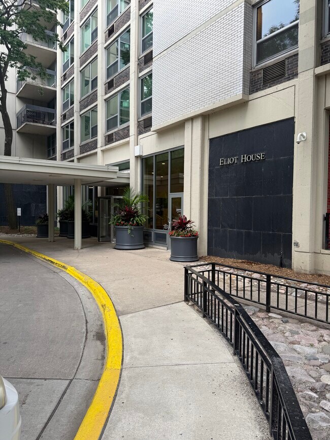 Foto del edificio - 1255 N Sandburg Ter