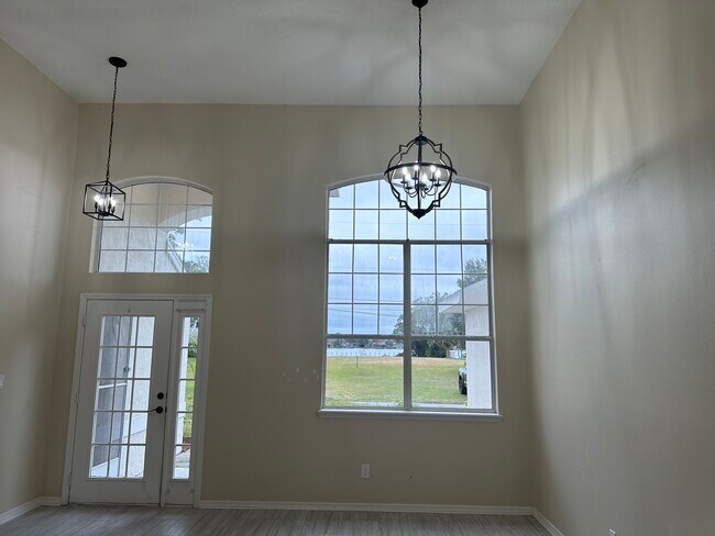 Foto del edificio - 4655 Thornlea Rd