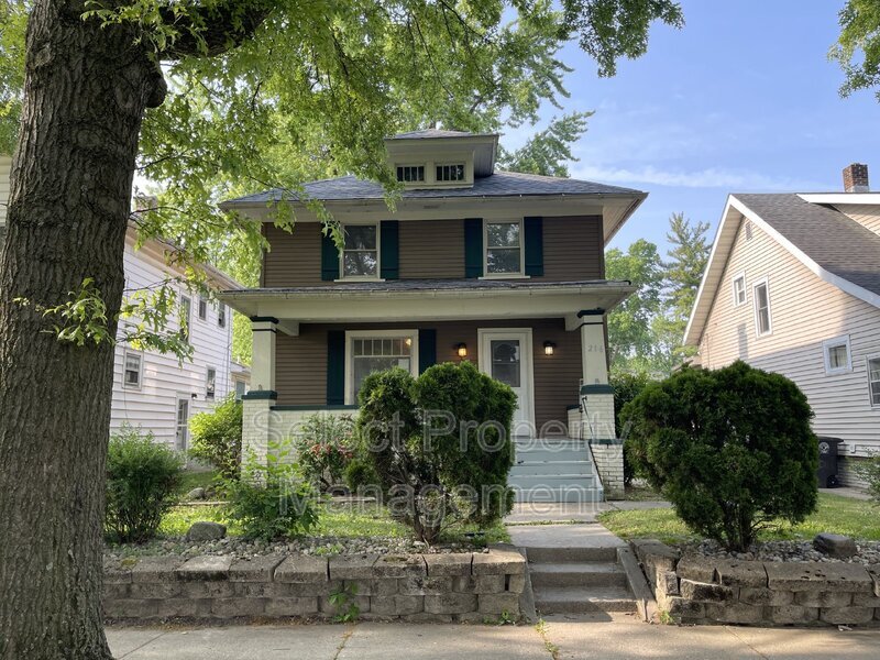 Foto principal - 216 Lexington Ct
