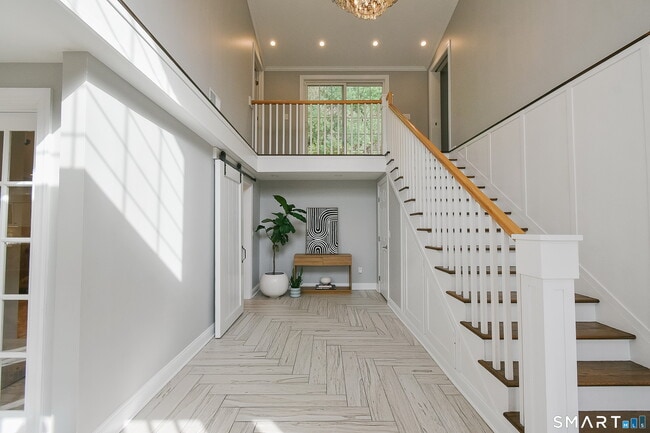 Foto del edificio - 50 1/2 Mountain Spring Rd