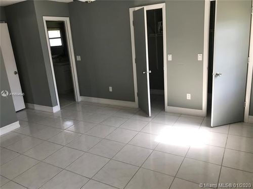 Building Photo - 4001 SW 68th Terrace