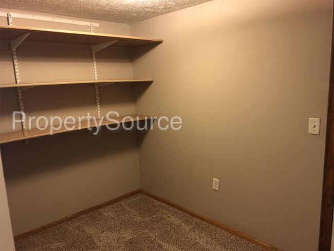 Building Photo - 14607 Willow Creek Dr
