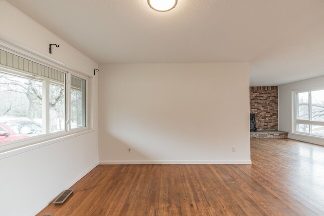 Building Photo - 3/ 1.5 Home for Rent