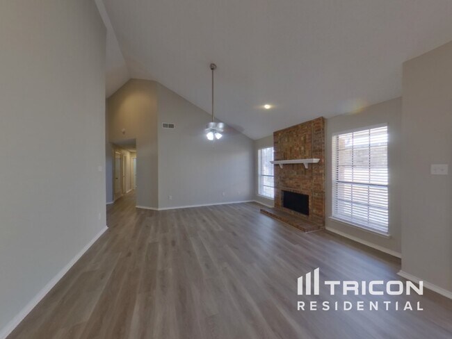 Building Photo - 10715 Tall Oak Drive Fort Worth TX