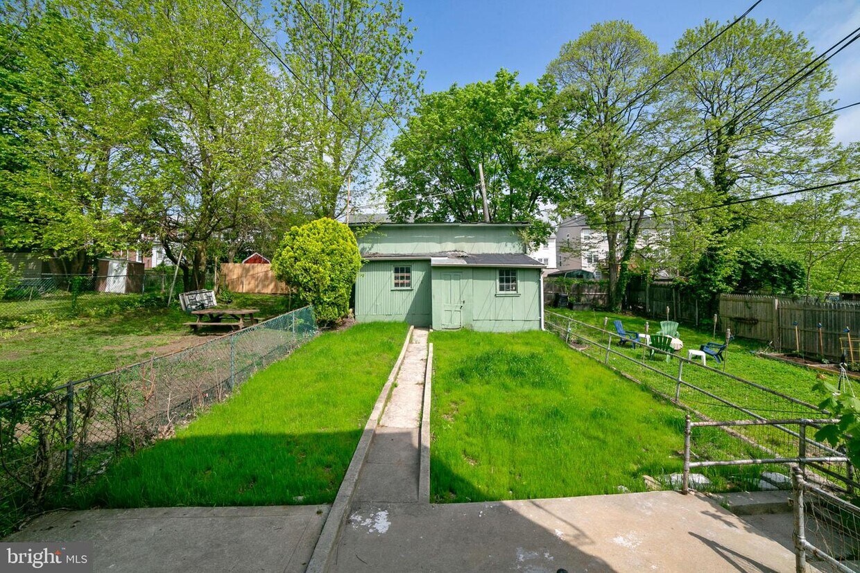 Primary Photo - 33 W Lancaster Ave