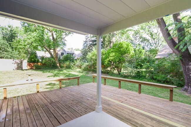 Building Photo - Fabulous Leawood Home Available NOW!!