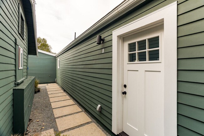 Foto del edificio - 126 1/2 Franklin Ct