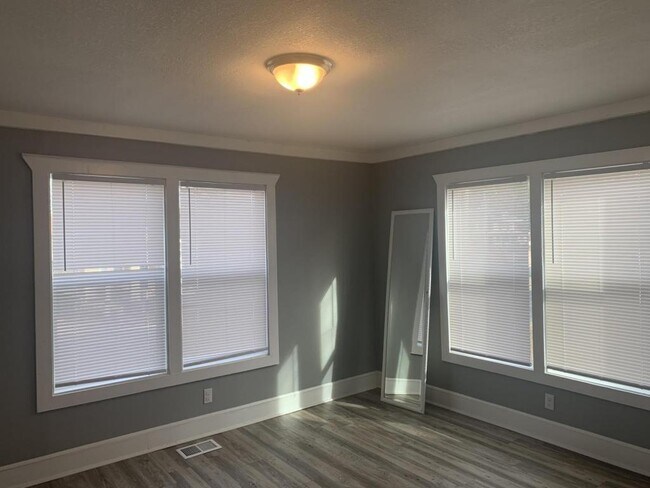 Building Photo - 203 E. Nettleton Ave, Apt. A