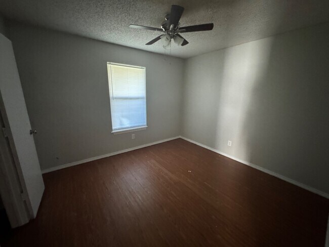 Building Photo - 3509 Stoneridge Dr