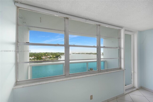 Foto del edificio - 6770 Indian Creek Dr