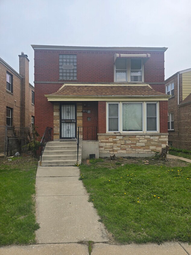 Foto principal - 8851 S Blackstone Ave