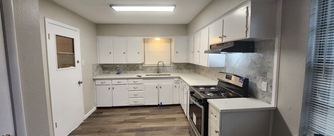 Building Photo - 1227 Westmoreland Dr