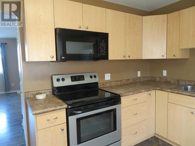 Photo du bâtiment - 5524-49 49 Ave