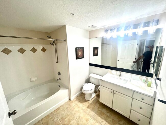 Building Photo - 9857 Baywinds Blvd