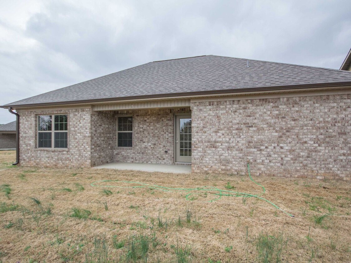 Foto principal - Athens City Schools, Lawncare Included In ...