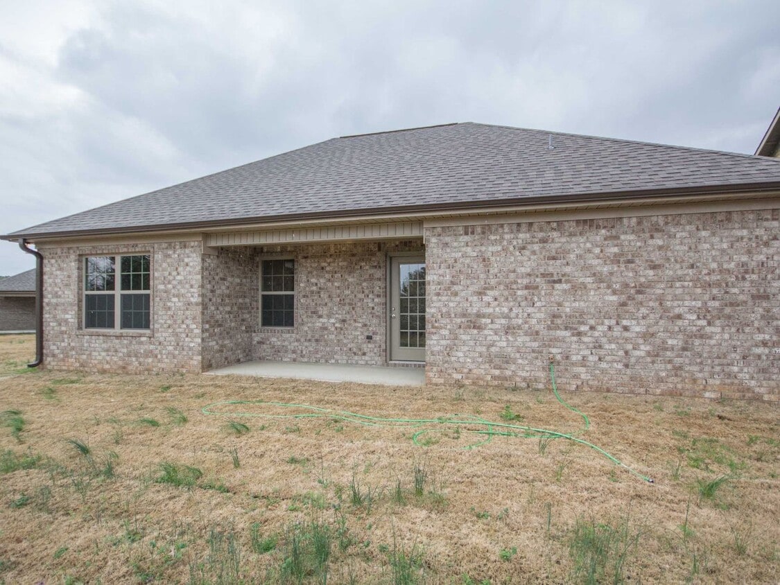 Primary Photo - Athens City Schools, Lawncare Included In ...