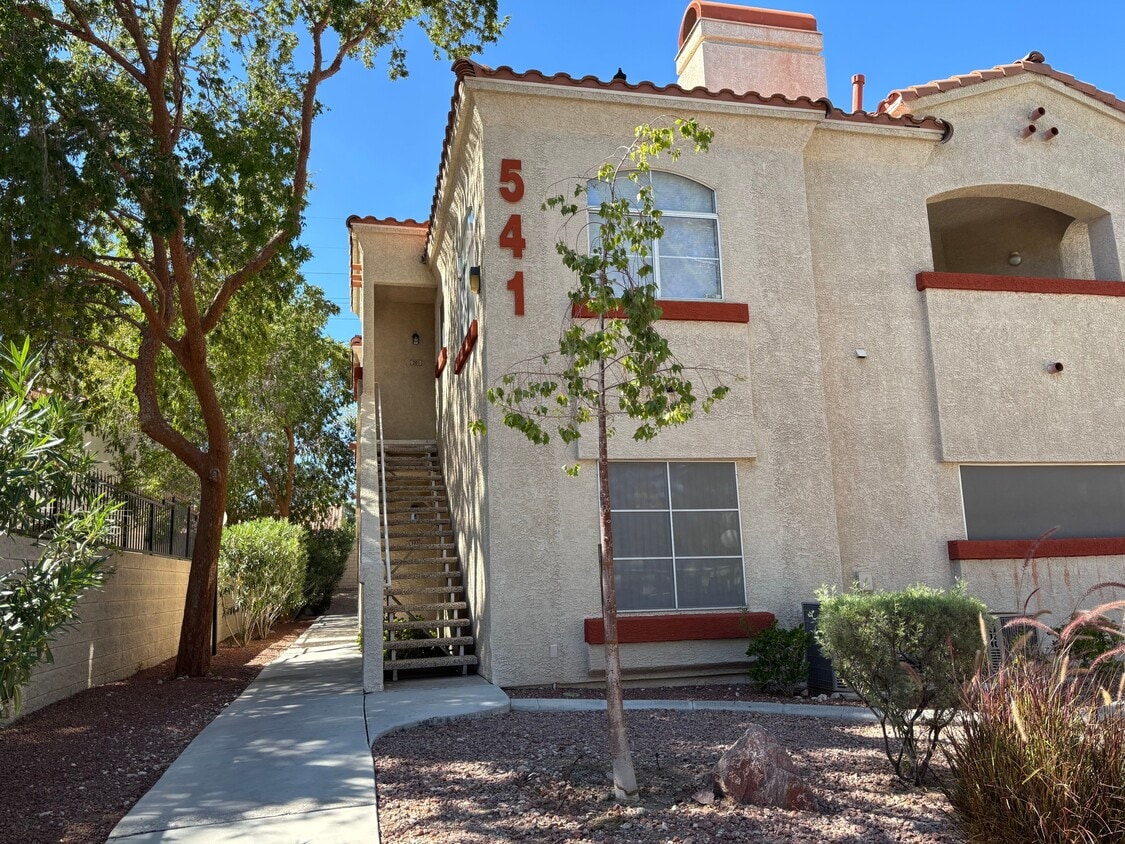 Primary Photo - 541 Indian Bluff St