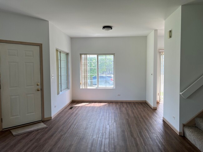 Building Photo - 165 N Oakhurst Dr
