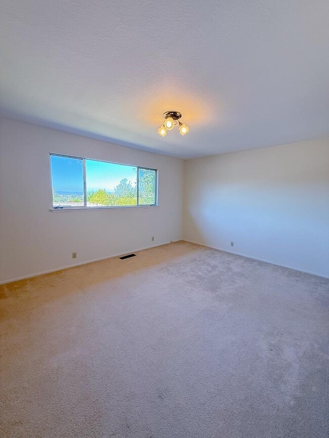 Building Photo - 610 De Anza Ave