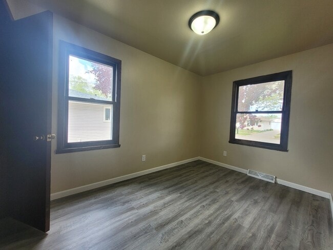 Building Photo - 2519 S Telulah Ave