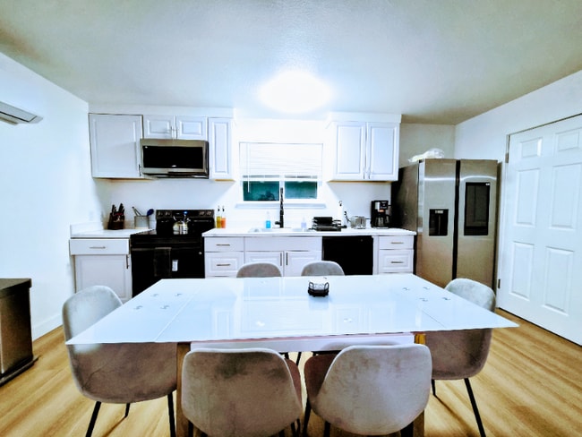 Foto del edificio - 1200 W Edmundson Ave