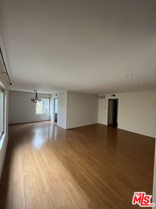 Building Photo - 430 S Maple Dr