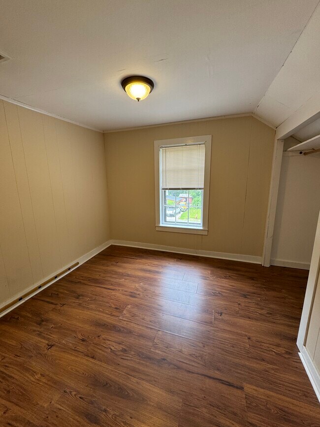 Building Photo - 21 Elm St