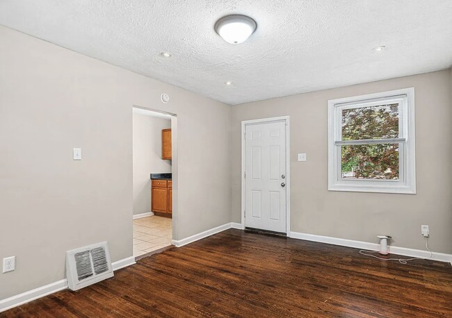 Building Photo - 2405 S 57th St