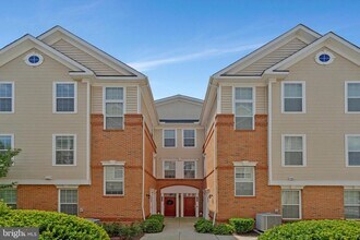 Building Photo - 23286 Southdown Manor Terrace