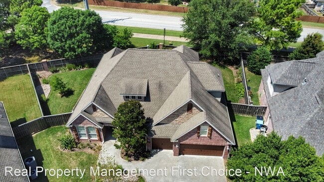 Building Photo - 4 br, 3.5 bath House - 1501 NE Greenbrier ...