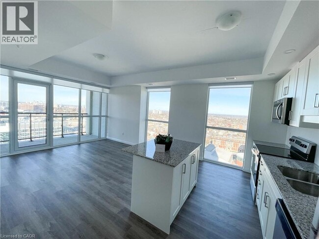 Building Photo - 60 Charles St W