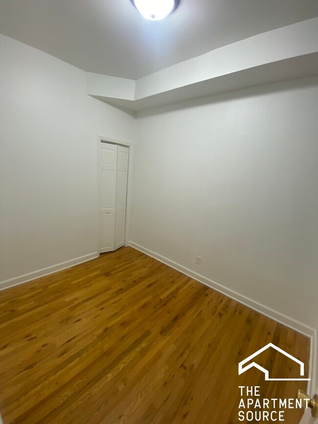 Foto del edificio - 2539 W Division St